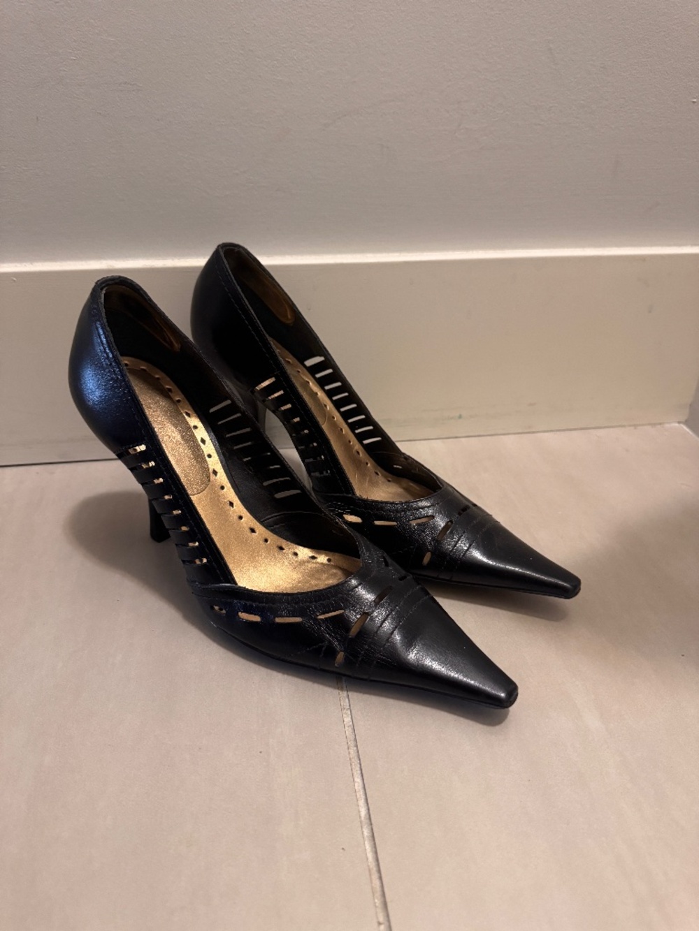 BCBGirls Black Leather Pointed-Toe Heels – Size 8.5 (38)